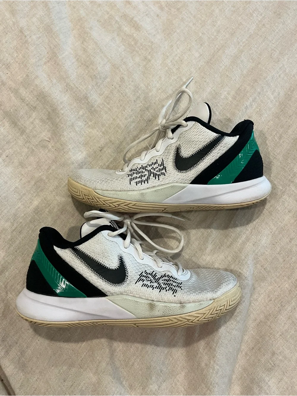 Nike kids White Black Green Low-Top Training Shoes